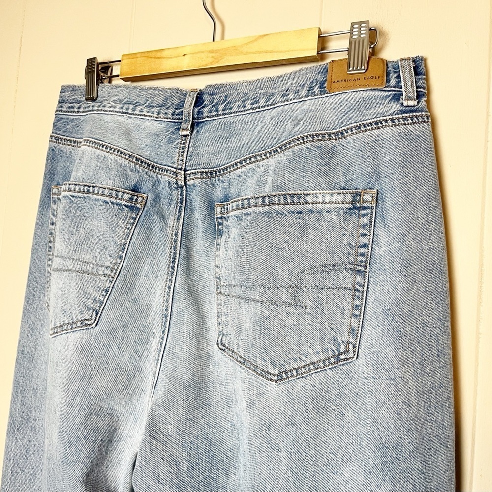 American Eagle Highest Rise Mom Jeans 12 light wash distressed destroyed ripped - Picture 5 of 14